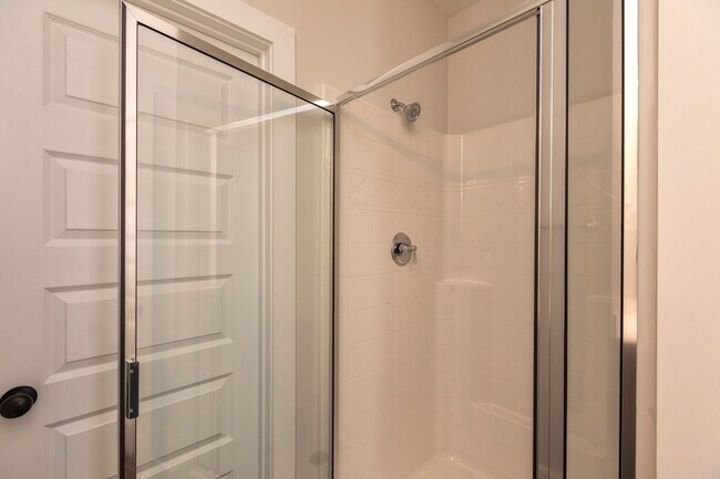 Building Photo - Spacious 3 Bedroom Home with Primary Suite on Main Level