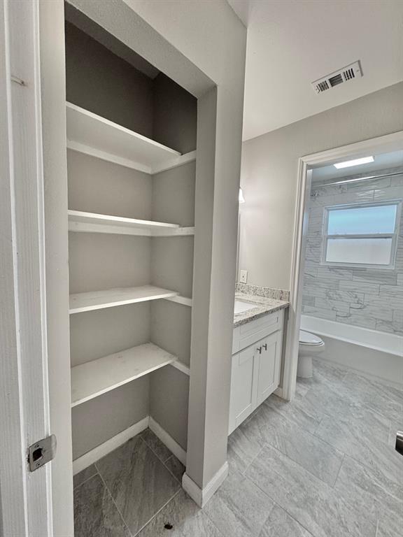 Building Photo - 5518 Viking Dr