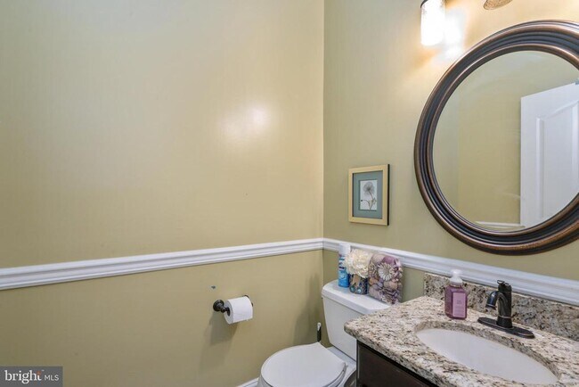 Building Photo - 802 Yarrow Cir