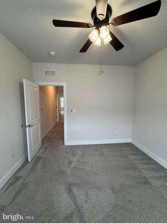 Building Photo - 704 Peony Ln