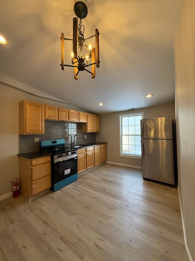 Building Photo - 2/3 Bedroom, 1 Bath Two Story Mill Street Apartment