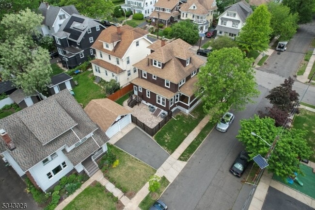 Building Photo - 27 Morse Ave