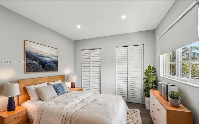 Building Photo - 380 NW 20th St