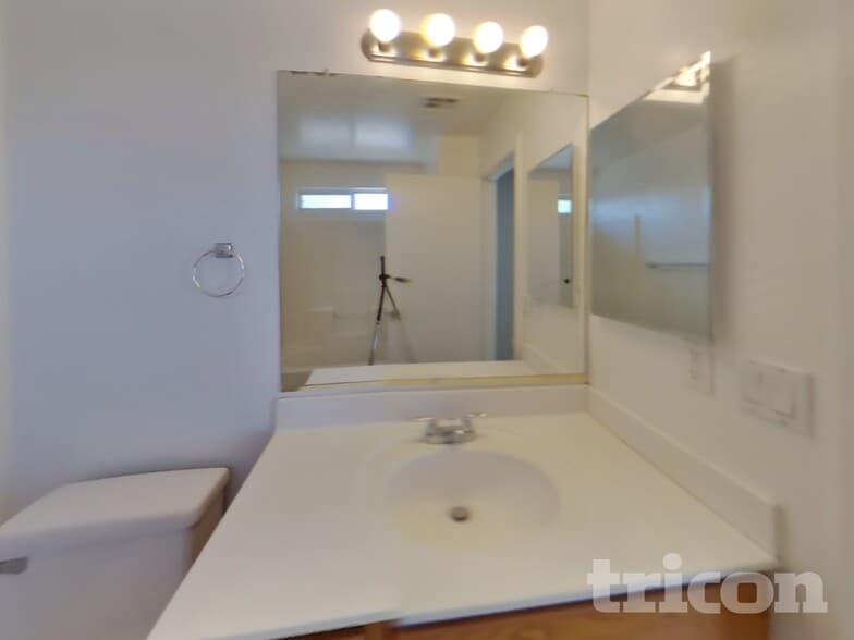 Building Photo - 4873 E Rousay Dr