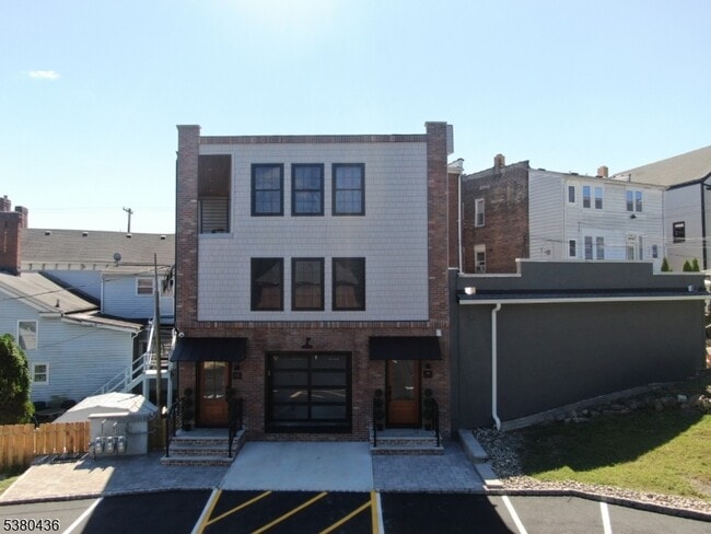 Building Photo - 42 W Main St