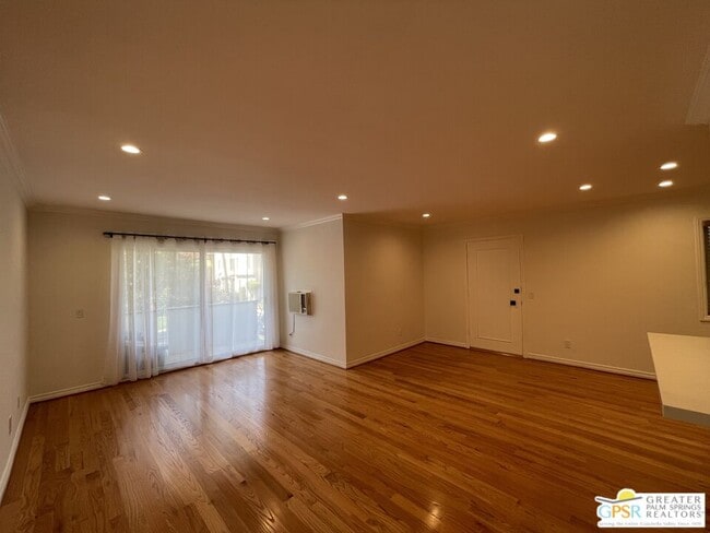 Building Photo - 1104 Masselin Ave
