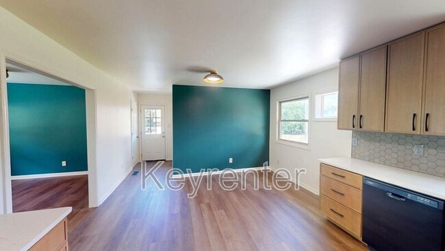 Building Photo - 424 Bridge View Ln