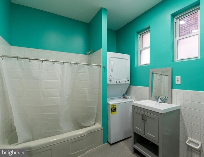 Building Photo - 5003 Pine St