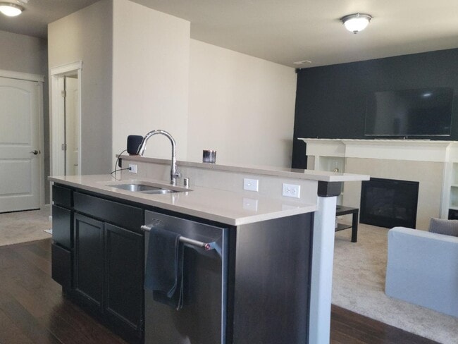 Building Photo - 3 Bedroom Home in Freestone at Bayside