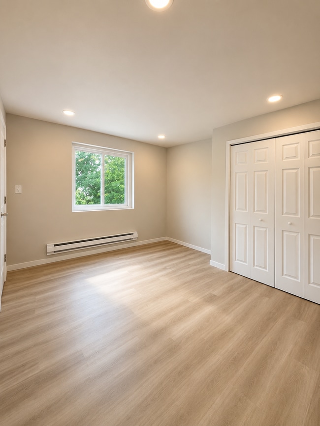 Building Photo - 727 10th Ave Ct