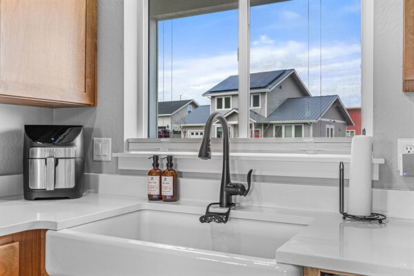 Building Photo - 303 Gangnes Dr