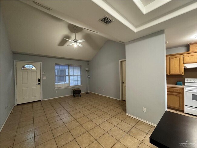 Building Photo - 29 S Dahlia St