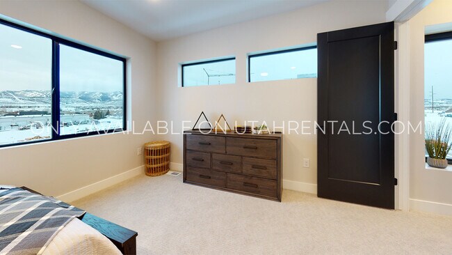 Building Photo - 1360 Gambel Oak Wy