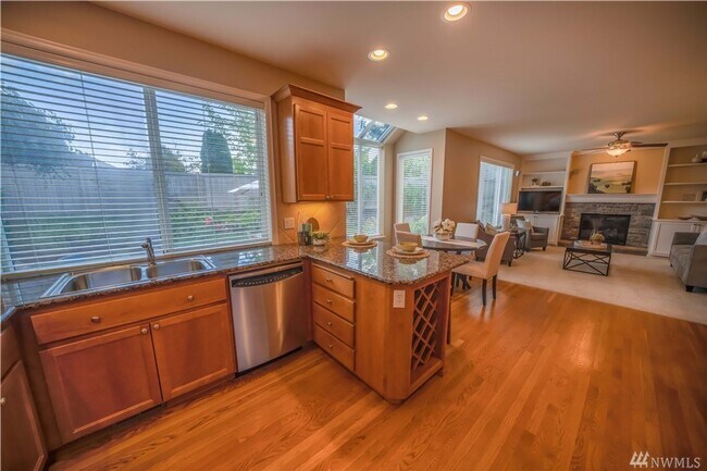 Building Photo - 4 Bedroom Plus Office Sammamish/Issaquah