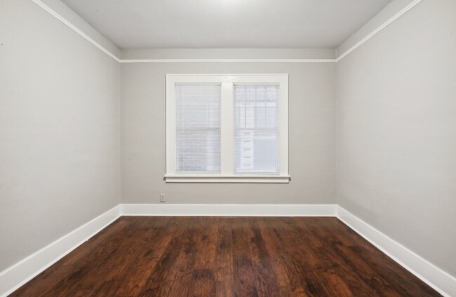 Building Photo - 1203 E 38th St