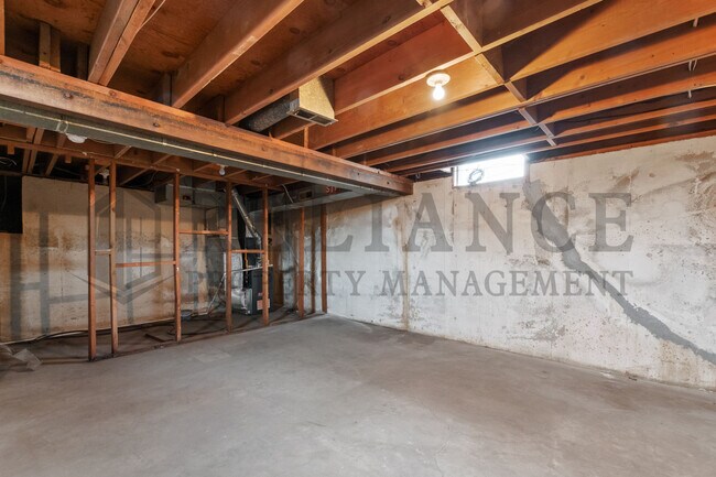 Building Photo - 3401 S Walnut St