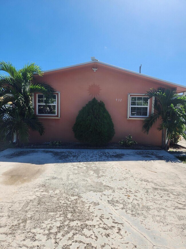 Primary Photo - 932 Green St