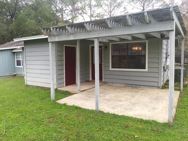 Building Photo - 1627 Coombs Dr