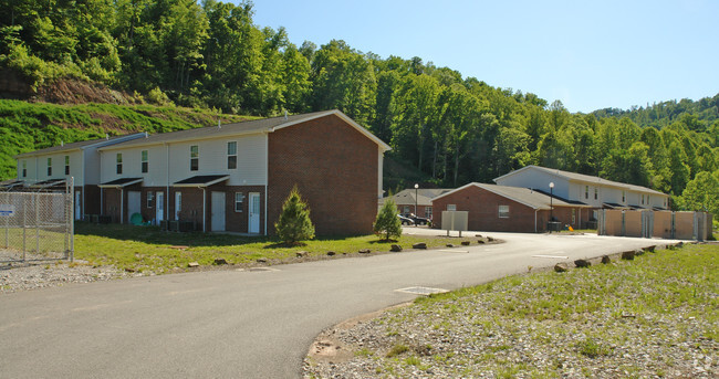 Primary Photo - Elk Crossing Apartments