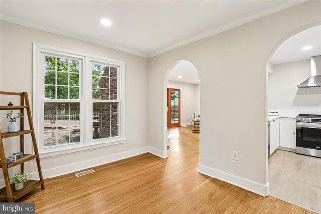 Building Photo - 15465 Golf Club Dr
