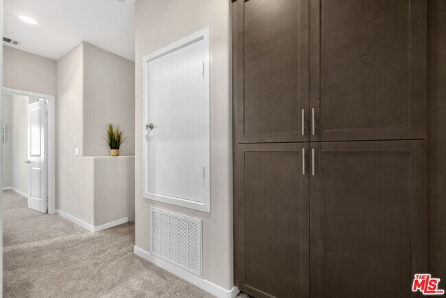 Building Photo - 746 Farrier Wy