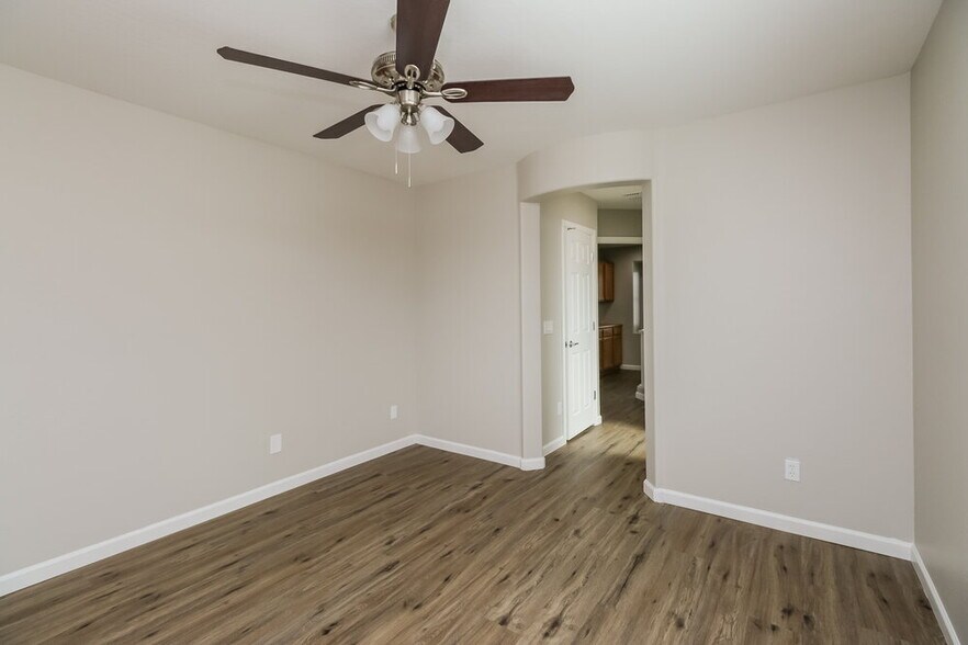 Building Photo - 4743 E Olney Ave