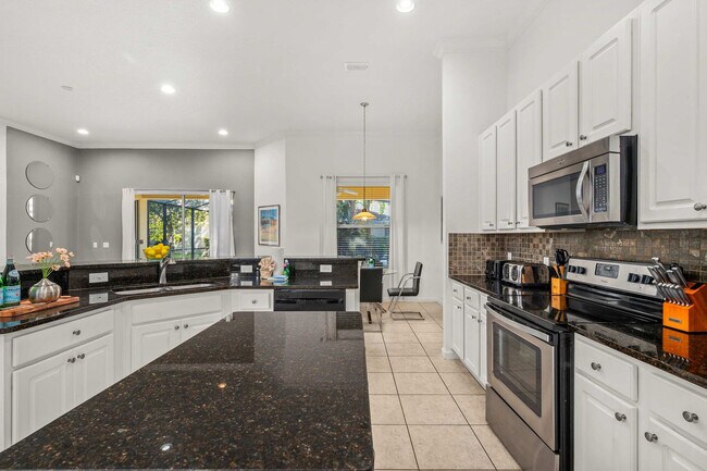 Building Photo - 4140 Oak Tree Dr