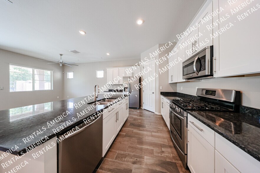 Building Photo - 3865 E Dogwood Pl