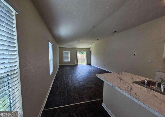 Building Photo - 209 Teakwood Dr
