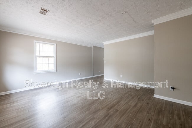 Building Photo - 467 Southern Way