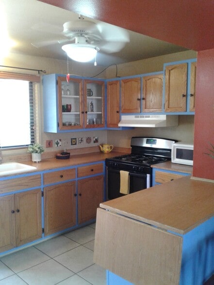 Building Photo - 386 South La Cañada Drive