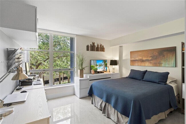 Building Photo - 3600 Mystic Pointe Dr