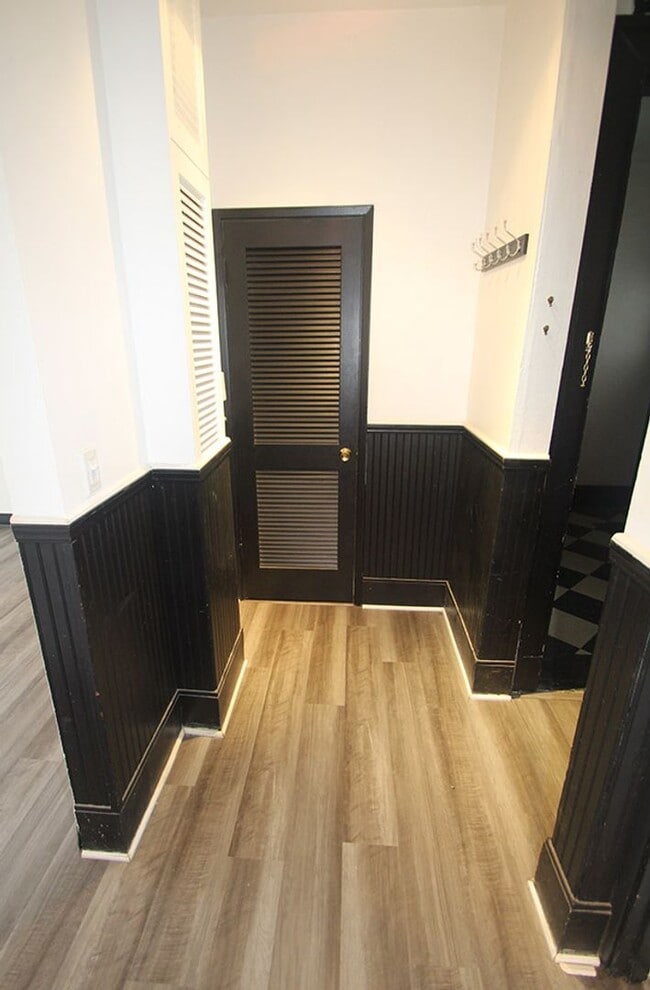 Building Photo - CHARMING 2 BEDROOM TUDOR REVIVAL APARTMENT W/ SOME VIEWS