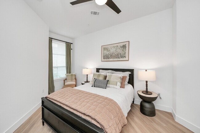 Building Photo - 15635 Memorial Dr