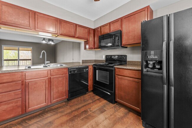 Building Photo - 1943 Greenpoint Dr