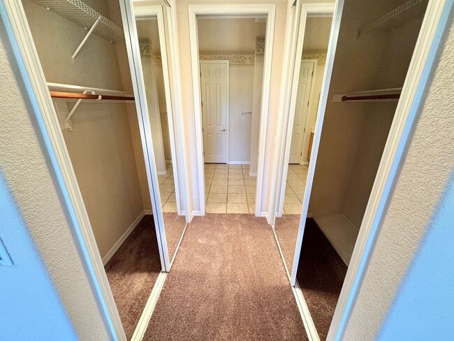 Building Photo - MOVE IN SPECIAL WITH THIS BEAUTIFUL GATED COMMUNITY - TOP FLOOR CONDO WITH BALCONY IN SUMMERLIN