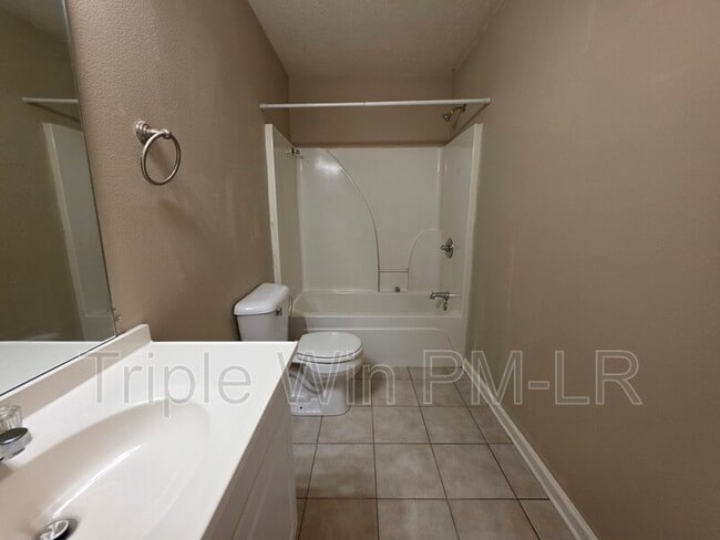 Building Photo - 12 Gold Meadow Loop