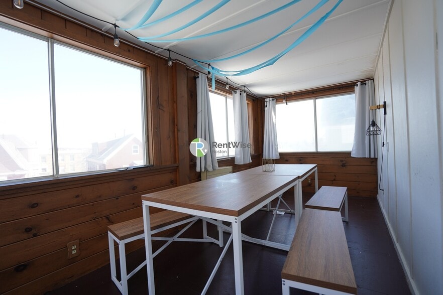 Building Photo - 27 Emery St