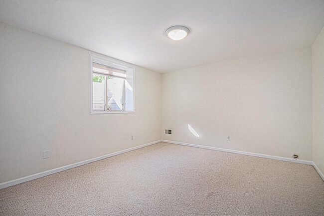 Building Photo - 4058 Boulder Pond Dr