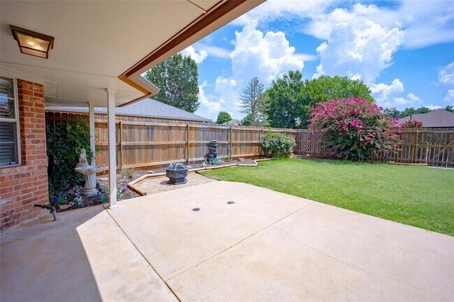 Building Photo - 336 Lariat Cir