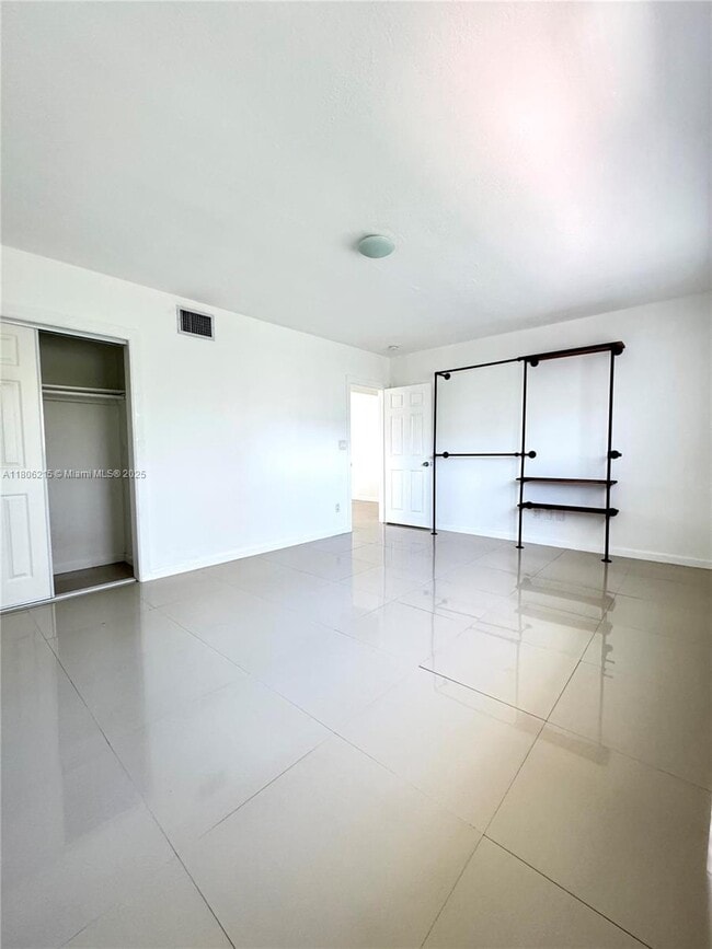 Building Photo - 8035 Crespi Blvd