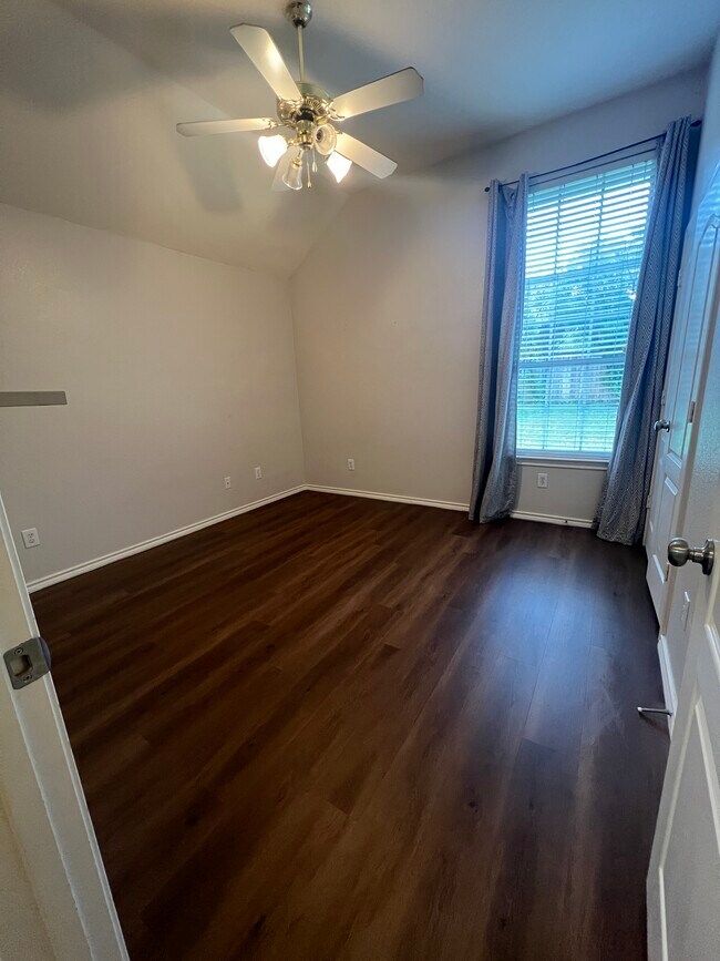 Building Photo - 1400 Lyra Ln