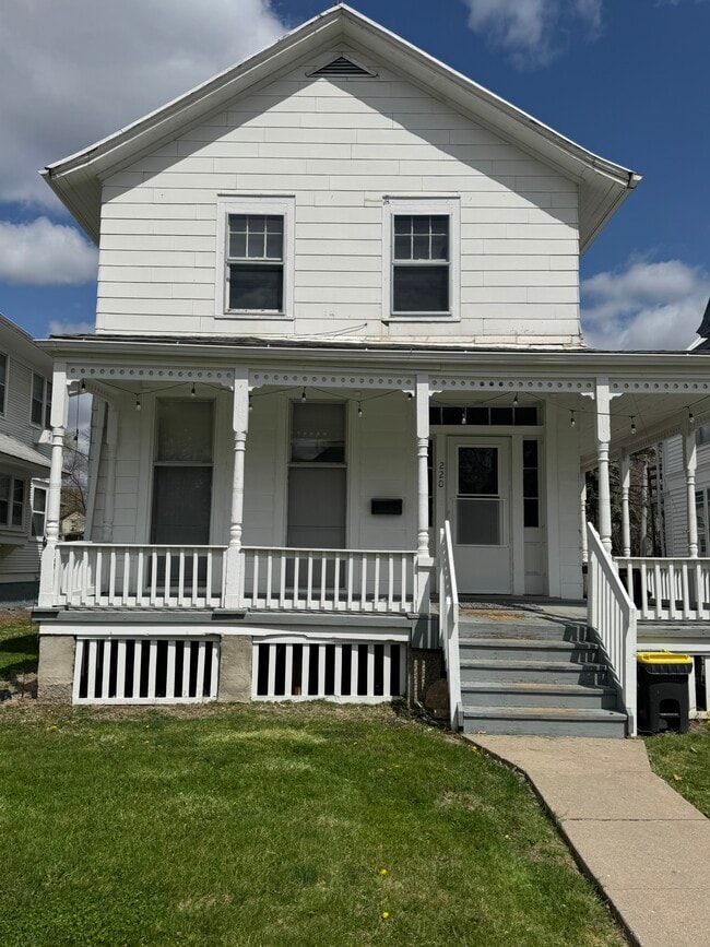 Primary Photo - 220 E Davenport St