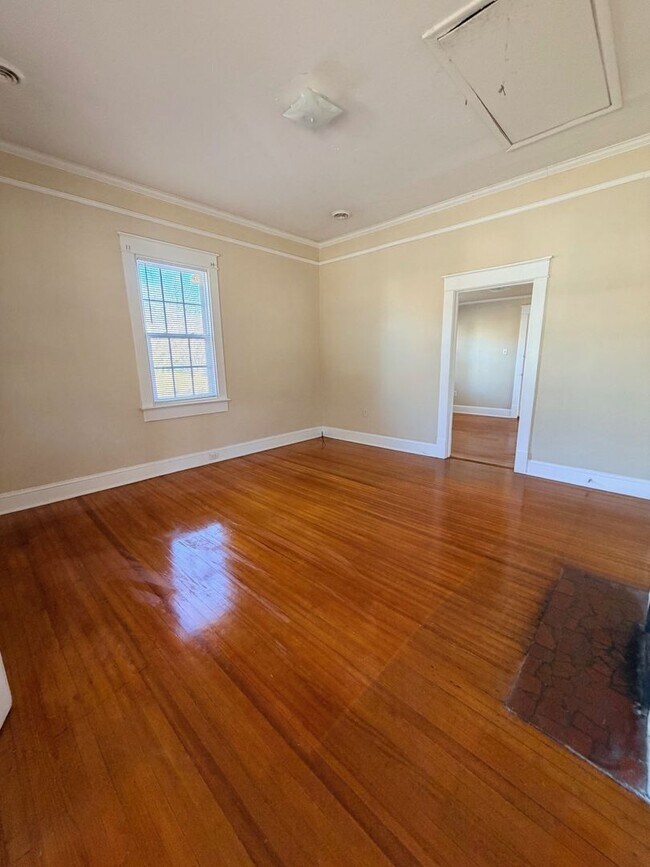 Building Photo - 503 Norwood Ave