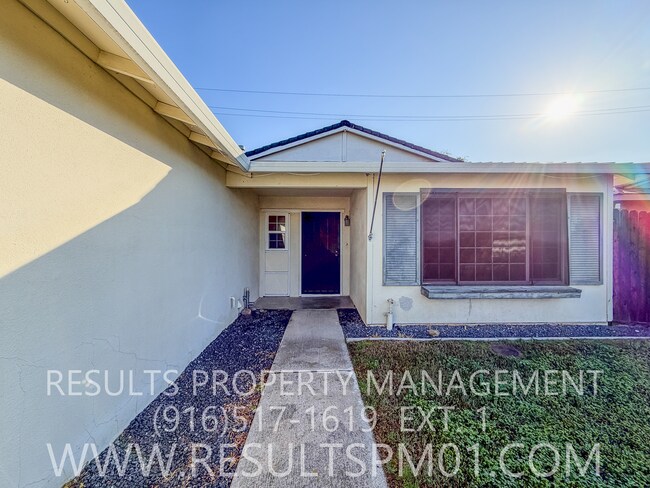 Building Photo - Four bedroom in North Highlands