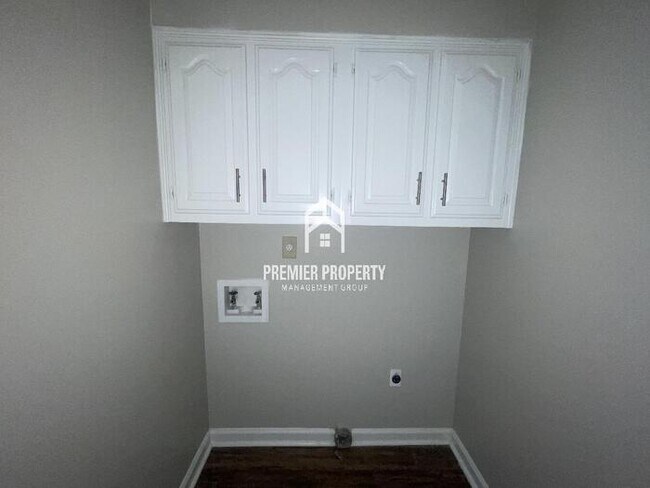 Building Photo - 1585 Wood Farms Dr