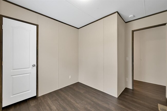 Building Photo - 20204 Sherwood Dr