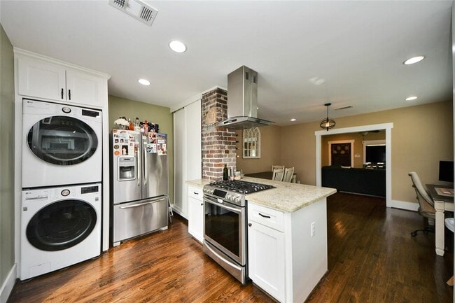 Building Photo - 311 Cosmos St