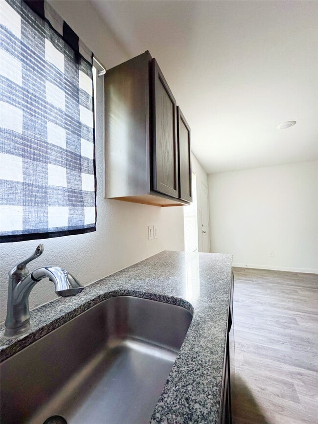 Building Photo - 245 Water Oak