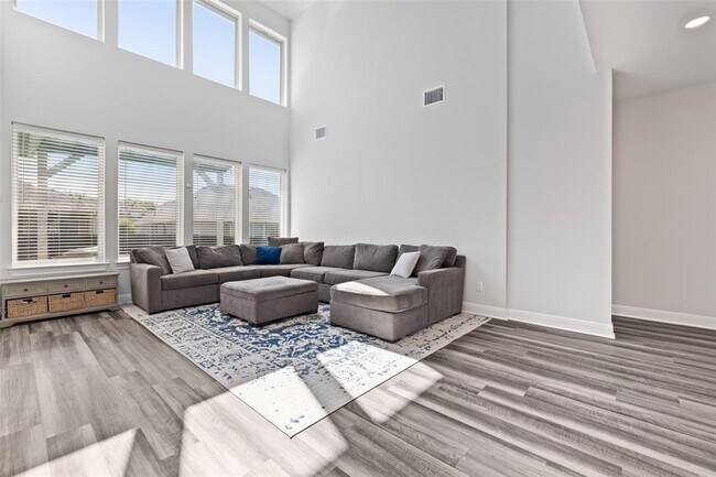 Building Photo - 134 Longmire Cv